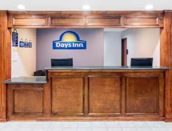 Days Inn By Wyndham Galliano La Интерьер фото