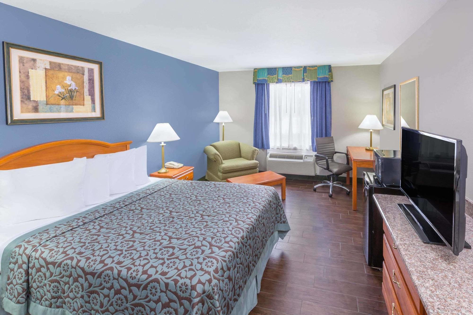 Days Inn By Wyndham Galliano La Экстерьер фото